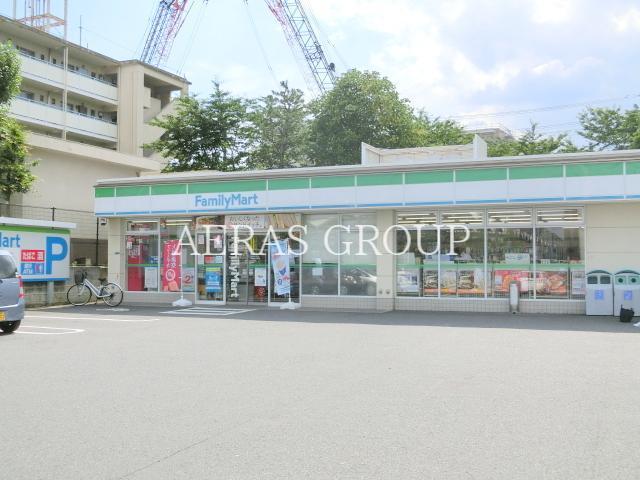 コンビニ　ファミリーマート赤羽西六丁目店（コンビニ）まで643m