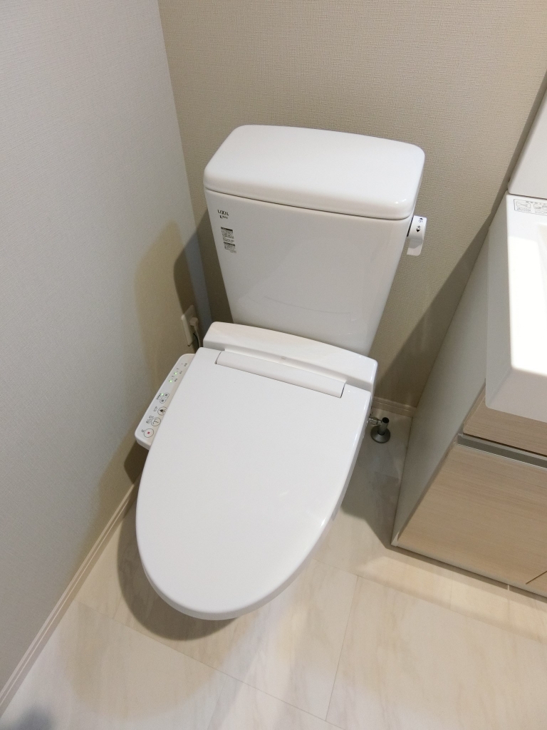 トイレ　☆機能的で快適な温水洗浄便座になります☆