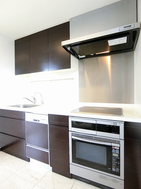 キッチン　食器洗浄乾燥機つき。3口ＩＨキッチン。