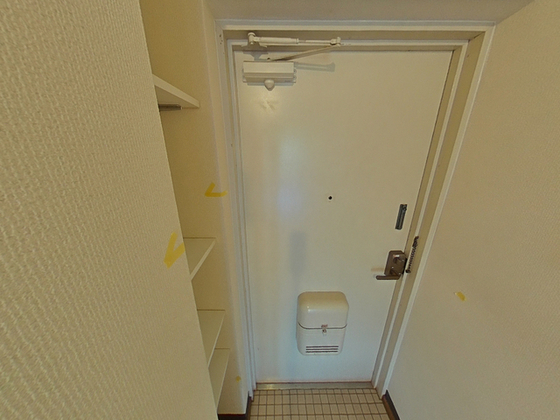 玄関　※別号室の写真です