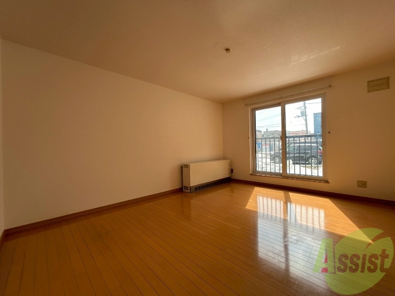 居室・リビング　広くてキレイなお部屋が広がっていて、充実した生活が送れそう。