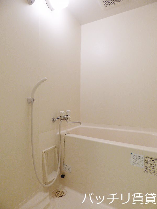 バス・シャワールーム　画像は別号室の為、現状優先になります。
