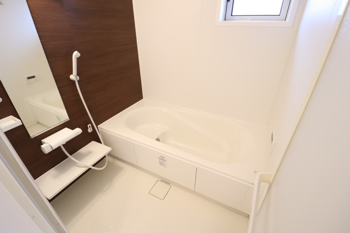 バス・シャワールーム　落ち着いた空間のお風呂です