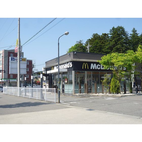 飲食店　マクドナルド金沢田上店（飲食店）まで348m