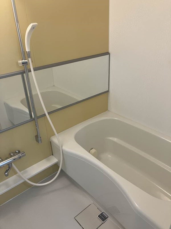 バス・シャワールーム　明るい雰囲気の浴室です！