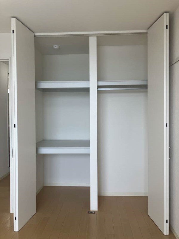 収納　収納しやすい棚付き！