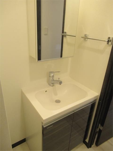 洗面設備　朝の身支度には欠かせない独立洗面化粧台