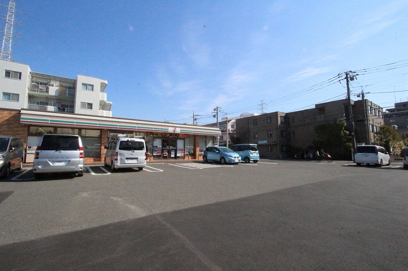 コンビニ　セブンイレブン（コンビニ）まで86m