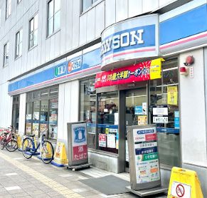 コンビニ　ローソン JR放出駅前店（コンビニ）まで666m