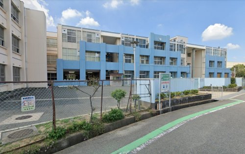 中学校　羽曳野市立はびきの埴生学園（中学校）まで910m
