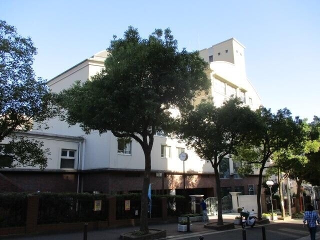 中学校　神戸市立生田中学校（中学校）まで548m