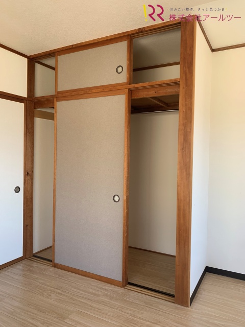 収納　クローゼット　上部収納有
