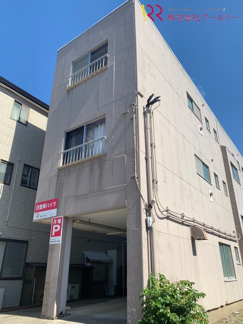 建物外観　3階建て鉄筋コンクリート造