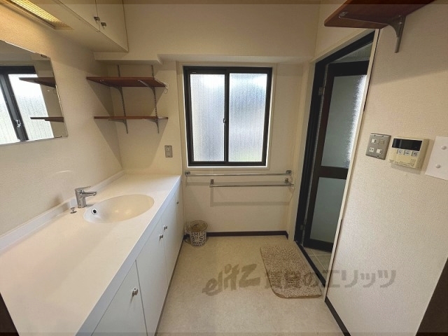 洗面設備　２階