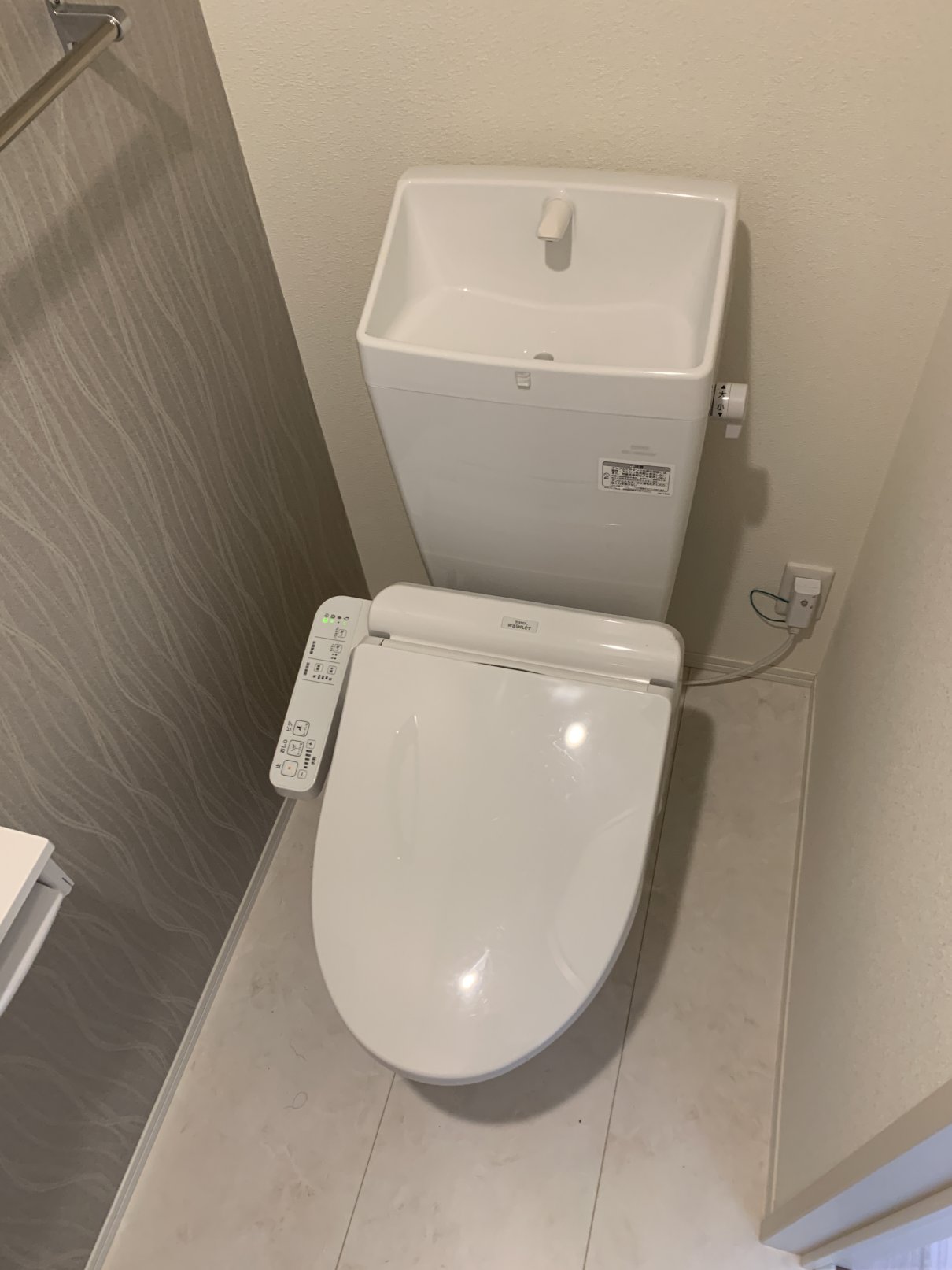 トイレ　温水洗浄便座付トイレ