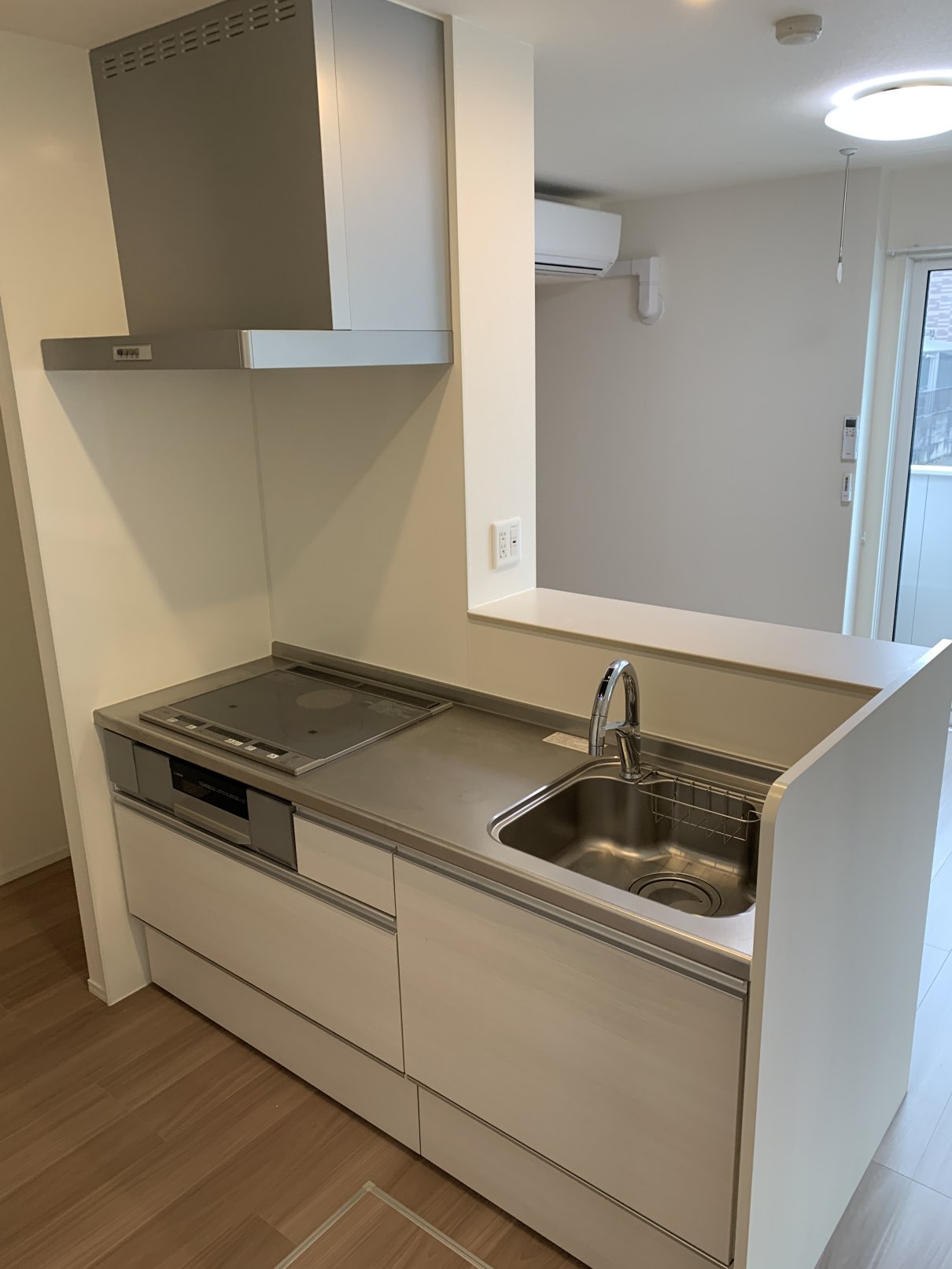 キッチン　対面キッチン(IHクッキングヒーター付のシステムキッチン)