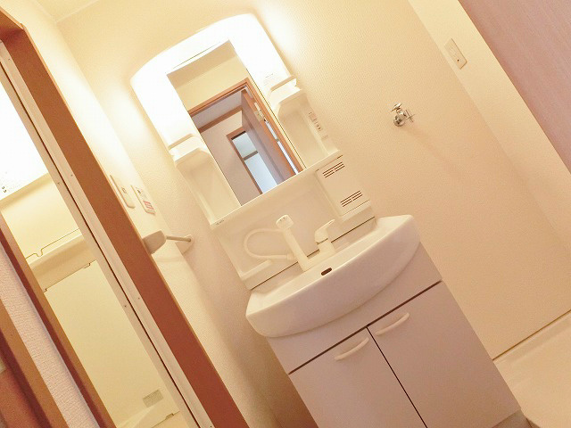 洗面設備　同型物件室内写真