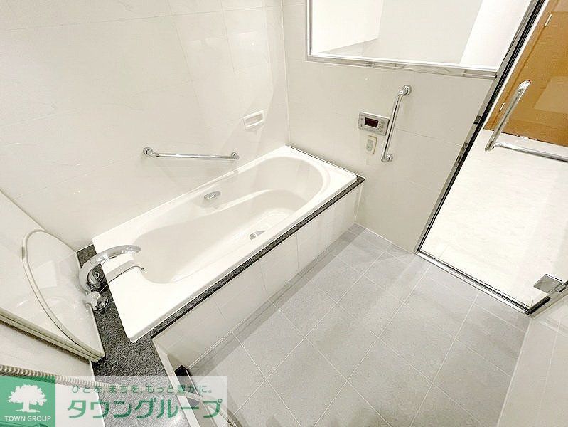 バス・シャワールーム　お問合せは(株)タウンハウジングレジデンス事業部　赤坂店・…