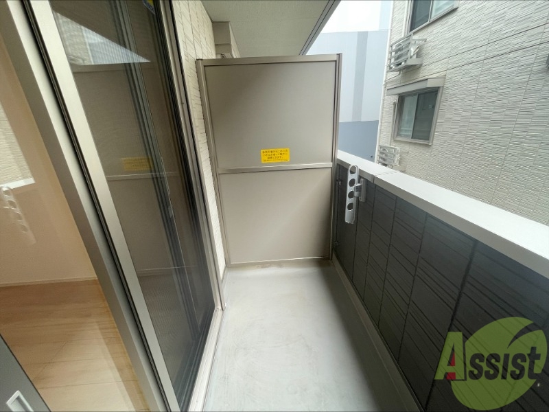 バルコニー　バルコニーは洗濯物もしっかり干せそうな広さです。