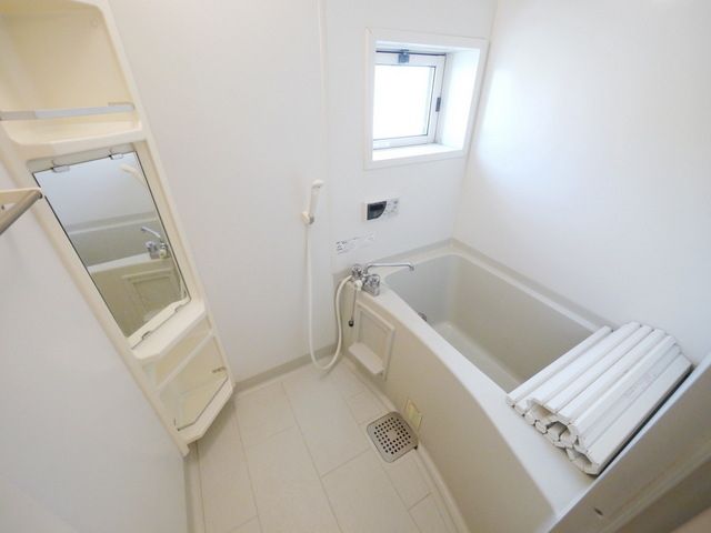 バス・シャワールーム　★窓付きのお風呂★