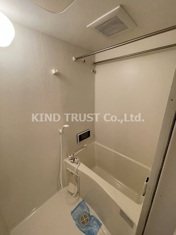 バス・シャワールーム　コンパクトで使いやすいお風呂です