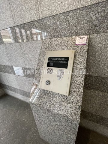 エントランス　落ち着いたエントランスです