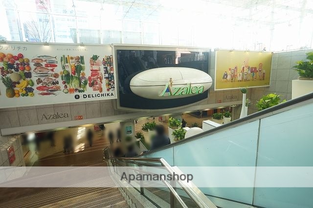 ショッピングセンター　川崎地下街アゼリア（ショッピングセンター）まで477m