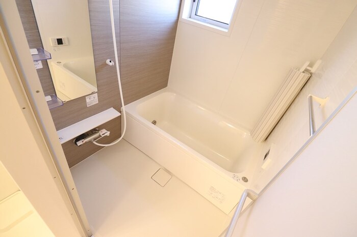 バス・シャワールーム　コンパクトで使いやすいお風呂です