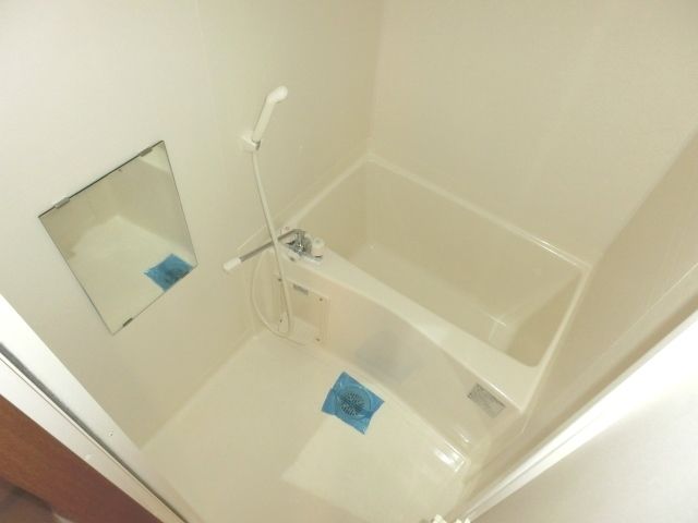 バス・シャワールーム　便利な浴室乾燥機付き