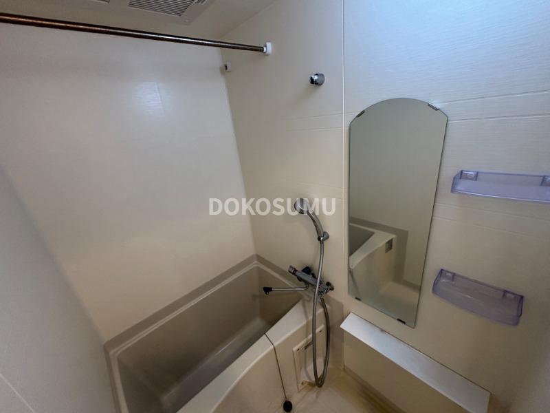 バス・シャワールーム　一日の疲れをやさしく癒やす、清潔感あふれるリラックスバス。