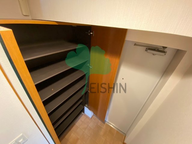 玄関　下駄箱もしっかりついてます！