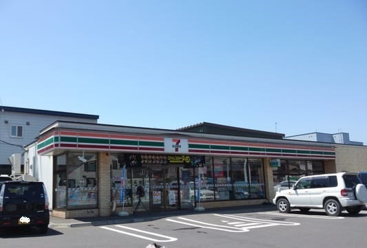 コンビニ　セブンイレブン（コンビニ）まで500m