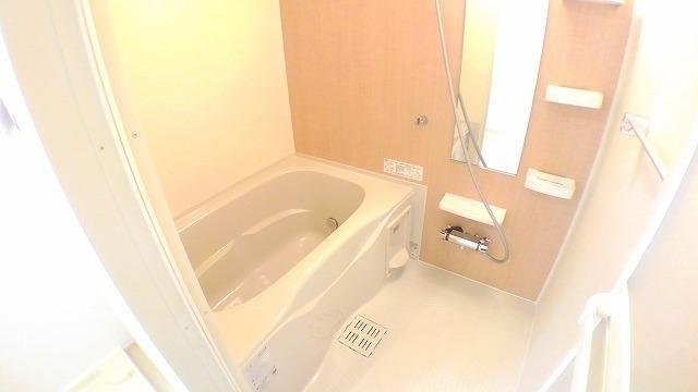 バス・シャワールーム　落ち着いた空間のお風呂です