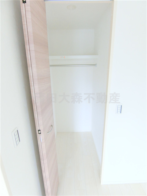 収納　収納　奥行あるウォークインクローゼット