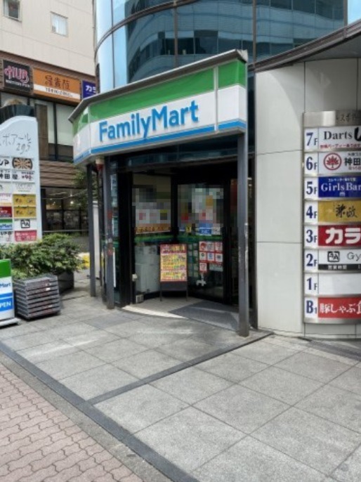 コンビニ　ファミマ鶴屋町郵便局前店（コンビニ）まで517m