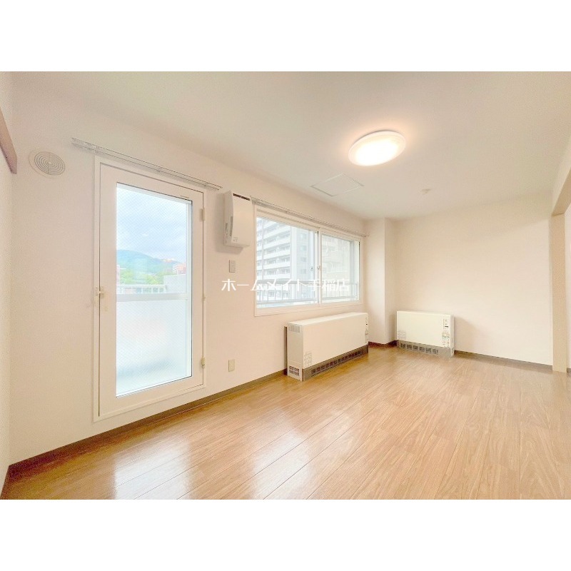 居室・リビング　南西向きで日当たり良好♪