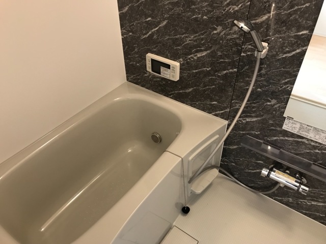 バス・シャワールーム　追い焚き機能付き