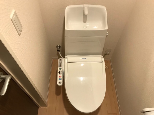 トイレ　温水洗浄暖房便座