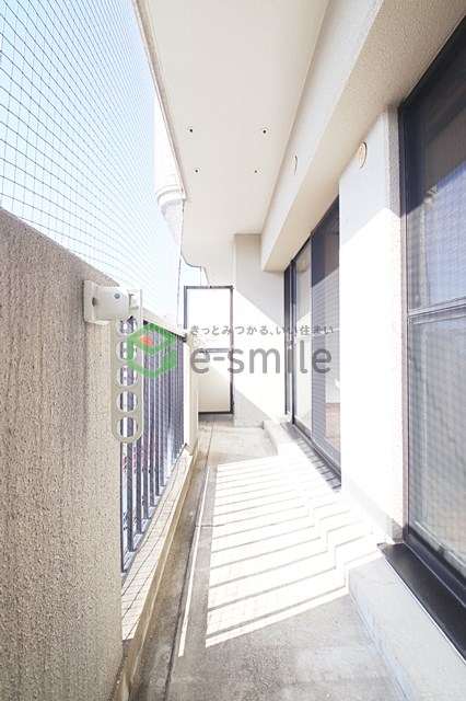 バルコニー　開放的で明るい空間を演出してくれるバルコニーです