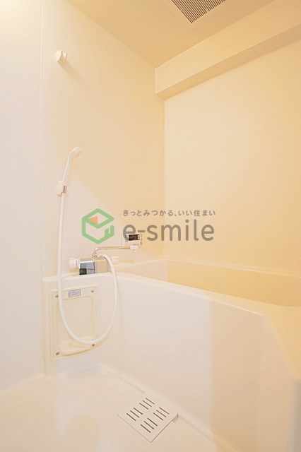 バス・シャワールーム　落ち着いた空間のお風呂です