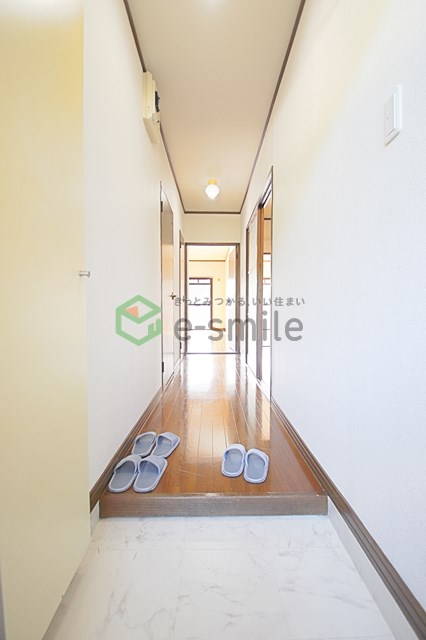 玄関　収納もある玄関です