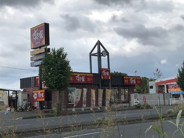 飲食店　すき家　１６号見沼深作店（飲食店）まで290m