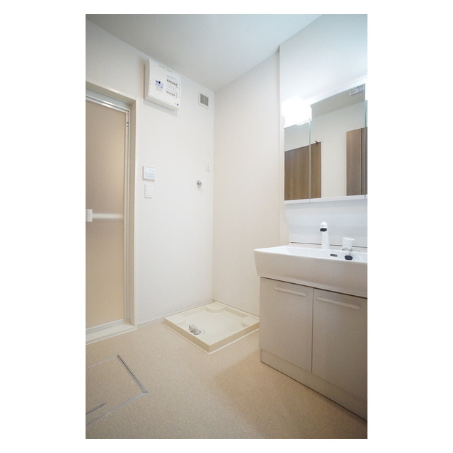 洗面設備　ゆとりの洗面スペースで朝の身支度もスムー