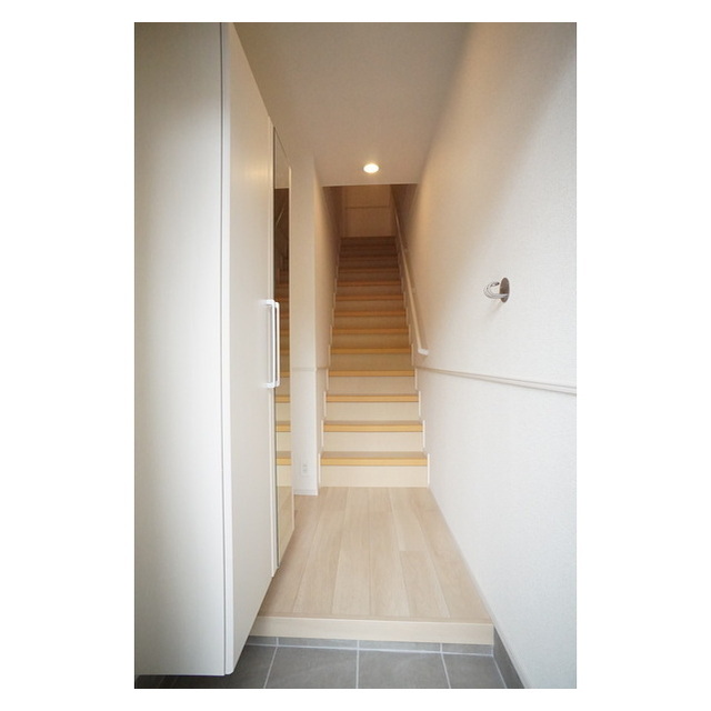 玄関　戸建て感覚の玄関スペース