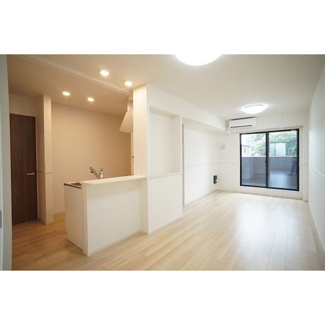 居室・リビング　明るい日差しの空間