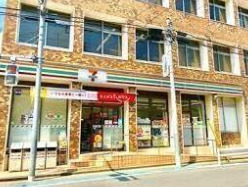 コンビニ　セブンイレブン 足立4丁目店（コンビニ）まで356m