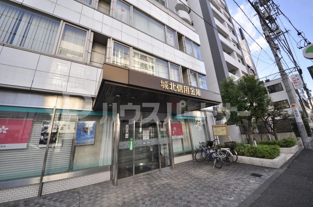 銀行　城北信用金庫動坂支店（銀行）まで860m