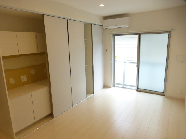 居室・リビング　洋室　ワイド7.5帖　ダウンライト付