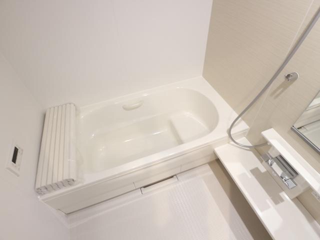 バス・シャワールーム　コンパクトで使いやすいお風呂です