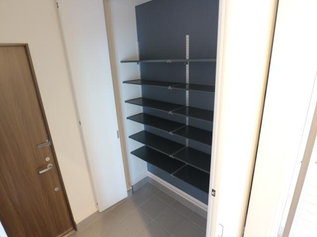 玄関　収納もある玄関です